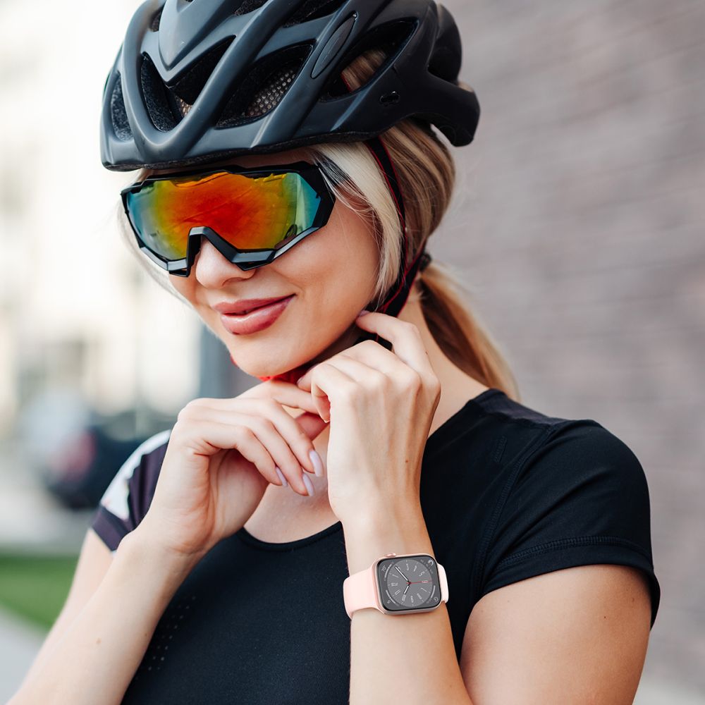 REMENIČ DOOP SILIKONSKA  APPLE WATCH 6 / 7 / 8 / 9 / 10 / SE / ULTRA 1 / 2 (44 / 45 / 46 / 49 MM) CRNA